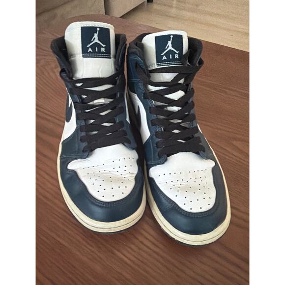 Jordan 1 Mid \